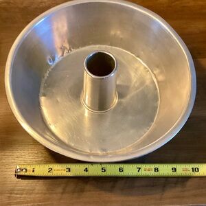 Silver Bundt Cake Pan 10” round
